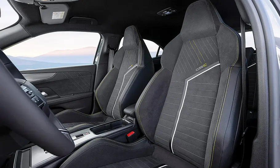 Die Schalensitze im Opel Mokka GSE.