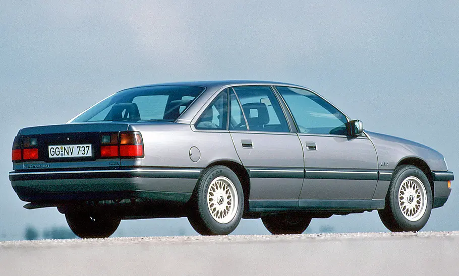 Opel Senator B Der Opel Senator B statisch von schräg hinten fotografiert.