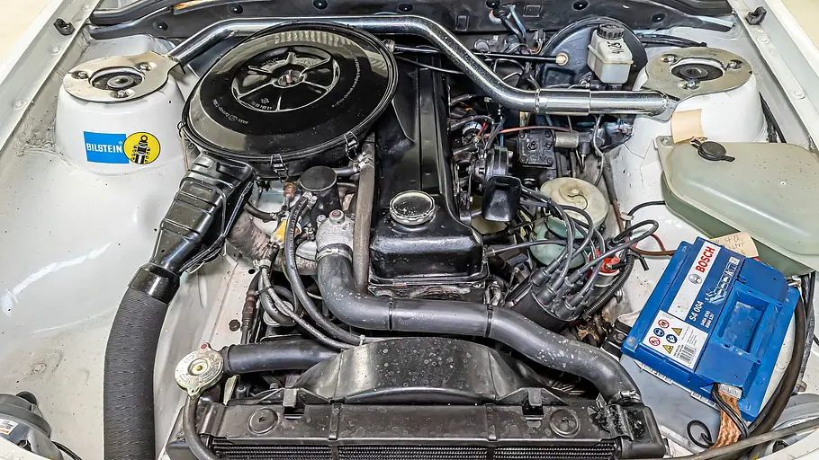 Der Motor des Opel Senator A 2.8 S. 