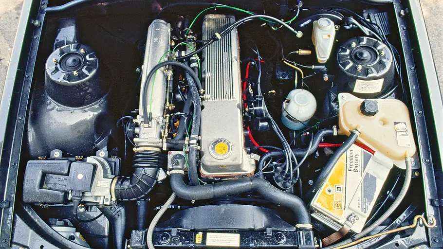 Der Motor des Opel Senator C 3.0 E