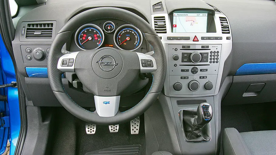 Opel Zafira OPC Das Cockpit des Opel Zafira OPC.