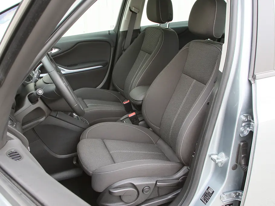 Opel Zafira Tourer 2.0 CDTI Opel Zafira Tourer 2.0 CDTI - Innenraum