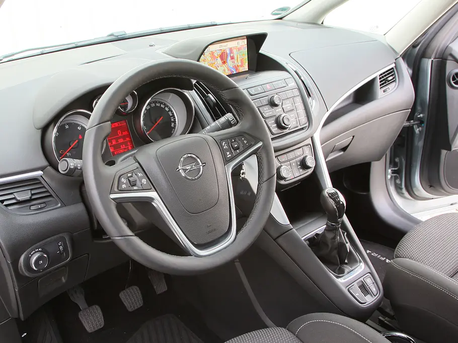 Opel Zafira Tourer 2.0 CDTI Opel Zafira Tourer 2.0 CDTI - Cockpit