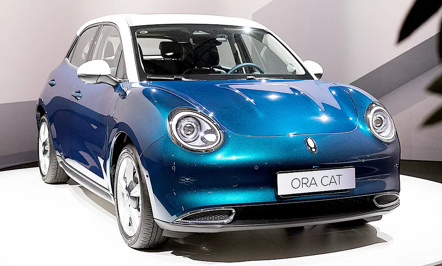 GWM Ora 03 (2023); Außenansicht; stehend; kleines Elektroauto; Frontansicht