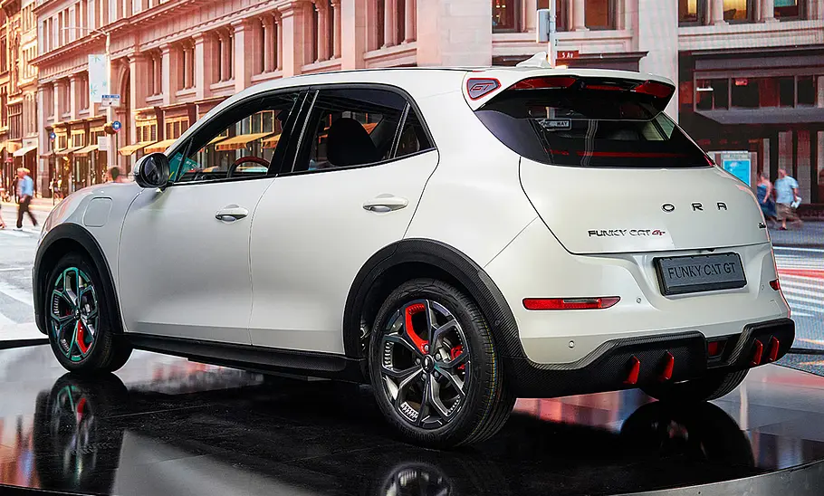 GWM Ora 03 (2023); Außenansicht; stehend; kleines Elektroauto; Heckansicht
