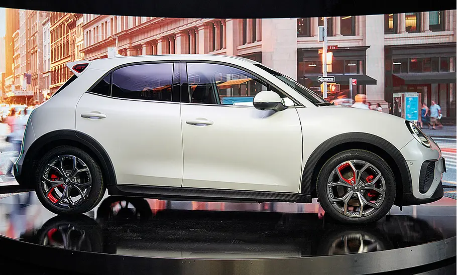 GWM Ora 03 (2023); Außenansicht; stehend; kleines Elektroauto; Profilansicht