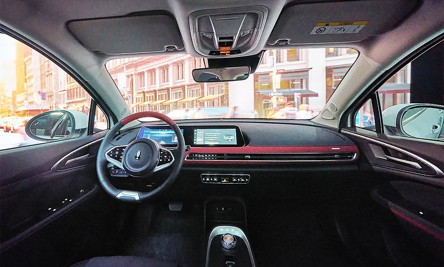 GWM Ora 03 (2023); Innenraum; Innenansicht; Interieur; Cockpit; Lenkrad; Armaturen