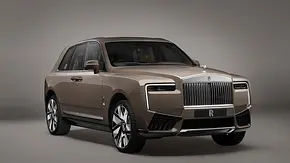 Der Rolls-Royce Cullinan Series II (2024) stehend von schräg vorne - Foto: Rolls-Royce Der Rolls-Royce Cullinan Series II (2024) stehend von schräg vorne - Foto: Rolls-Royce
