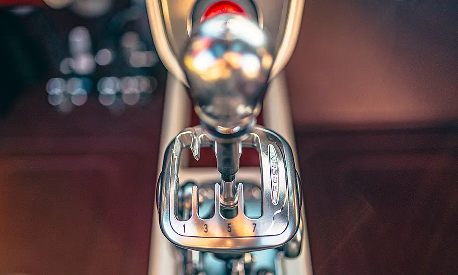 Pagani Utopia; Detailaufnahme des Schalthebels