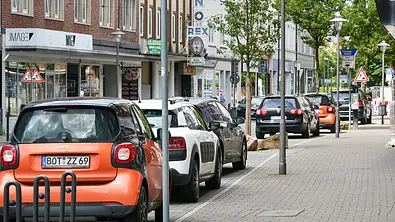 Die FDP will das Auto nun stärken und fordern kostenloses Parken in Innenstädten oder alternativ eine deutschlandweite Park-Flatrate. - Foto: Imago