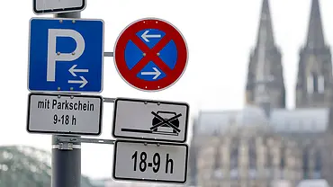 Parkverbot Schild - Foto: Imago, xChristophxHardtx