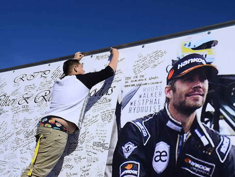 Gedenkstätte Paul Walker paul walker tochter verklagt porsche