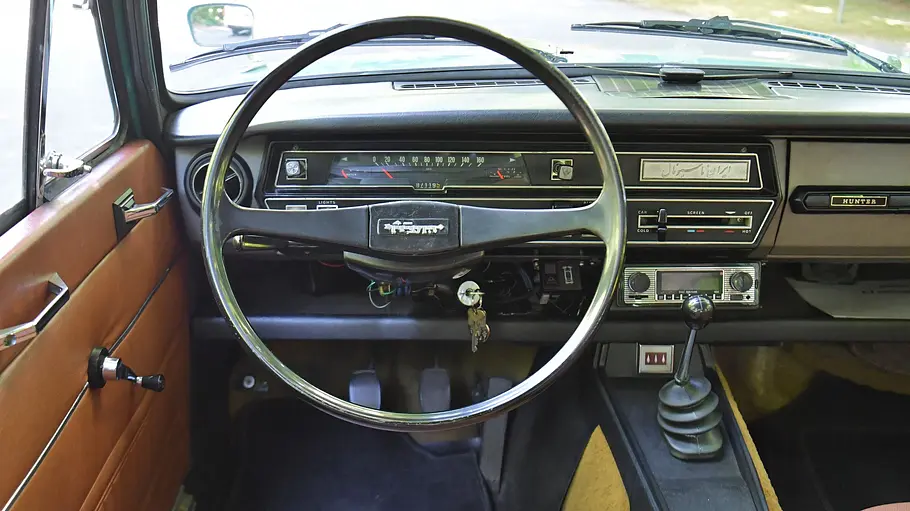 Paykan 1725 Das Cockpit des Paykan 1725