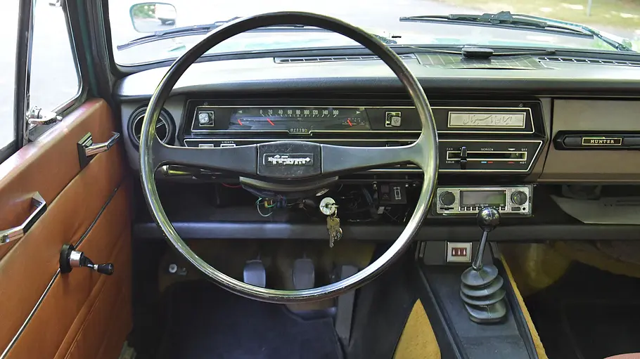 Paykan 1725 Das Cockpit des Paykan 1725