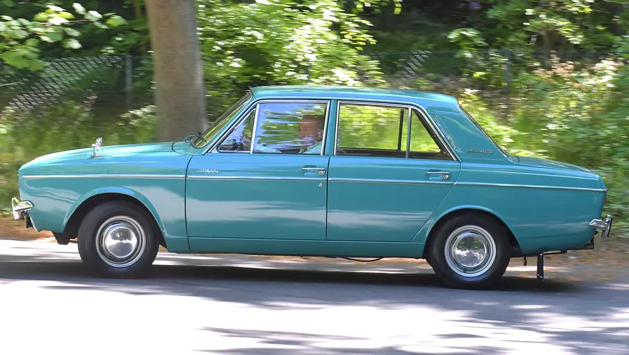 Paykan 1725 Der Paykan 1725 fahrend seitlich