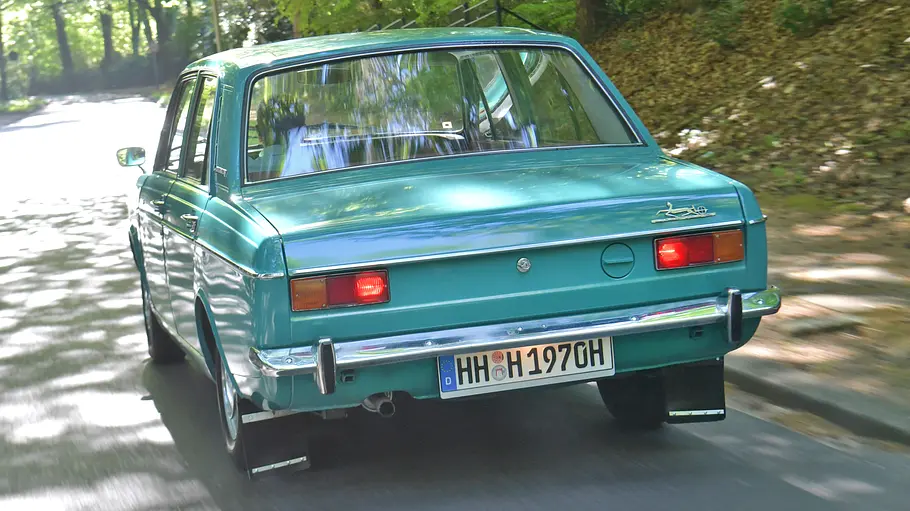 Paykan 1725 Der Paykan 1725 fahrend von hinten