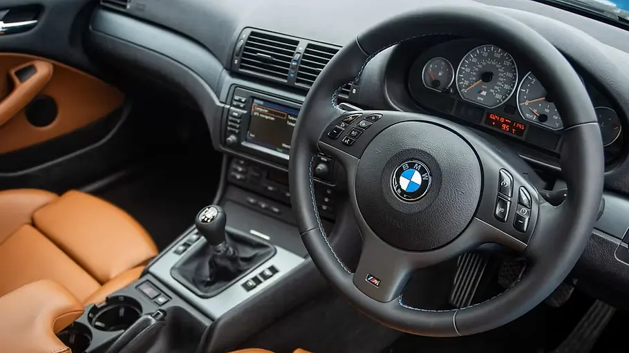 Das Cockpit des Petroyle BMW M3 Touring (E46).