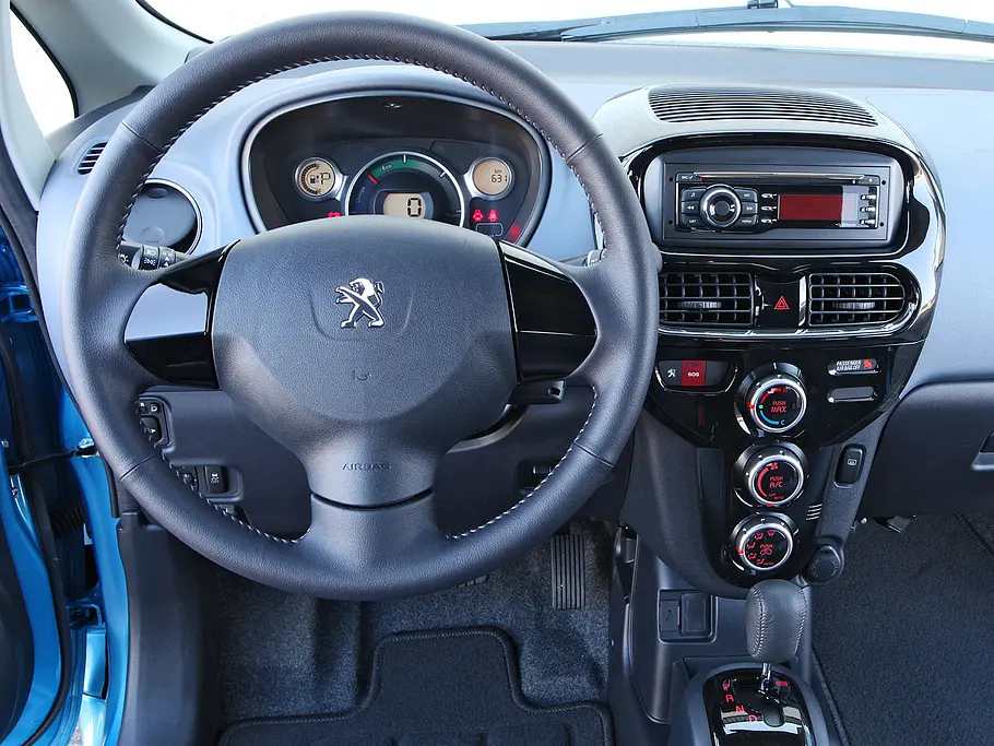 Peugeot iOn Peugeot iOn Cockpit