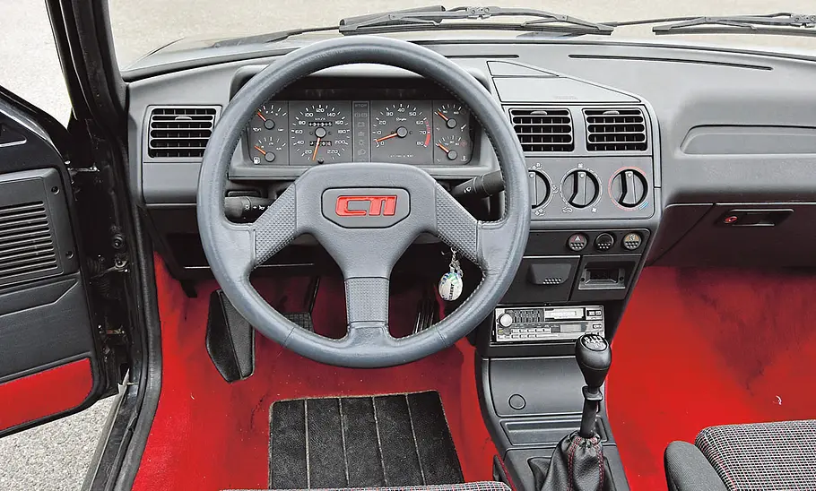 Peugeot 205 CTi Peugeot 205 CTi Cockpit