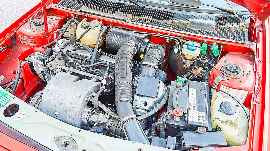 Der Motor des Peugeot 205 GTi.