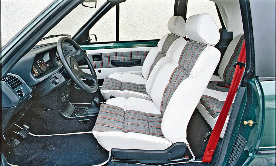 Peugeot 205 Cabrio Roland Garros Innenraum