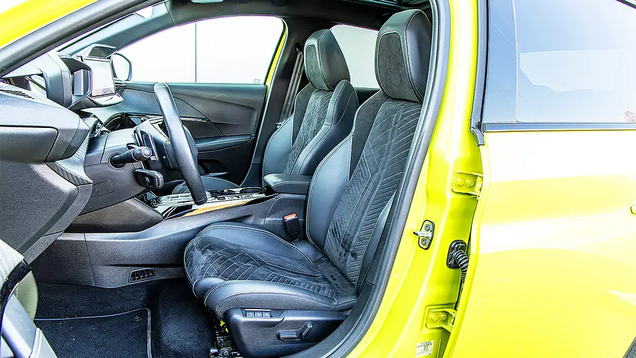 Peugeot 208 Blick auf die Vordersitze im Innenraum des Peugeot 208.