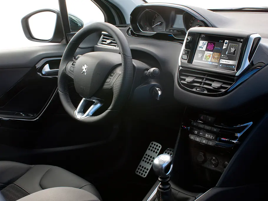 Peugeot 208 Preis 2012 Dreitürer Fünftürer 11.600 Euro Innenraum Cockpit