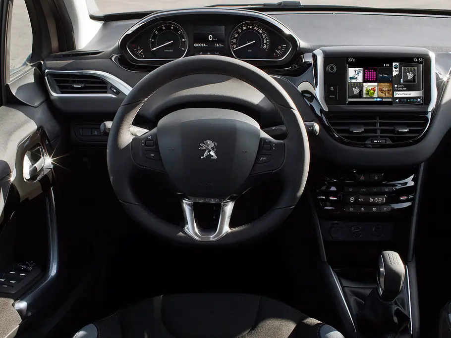 Peugeot 208 Preis 2012 Dreitürer Fünftürer 11.600 Euro Innenraum Cockpit