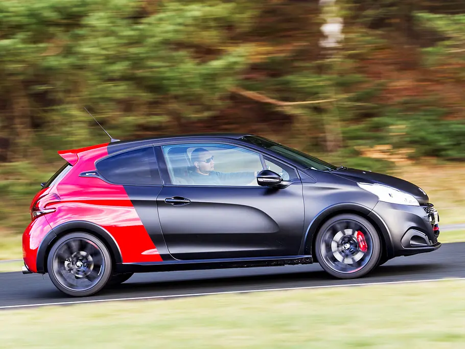 Peugeot 208 GTI by peugeot sport