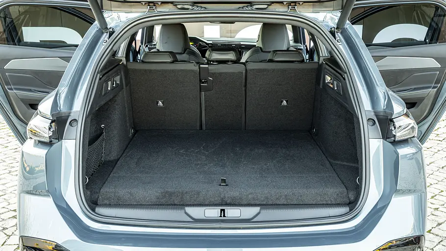 Peugeot 308 Facelift Der Kofferraum des Peugeot 308 SW Facelift.