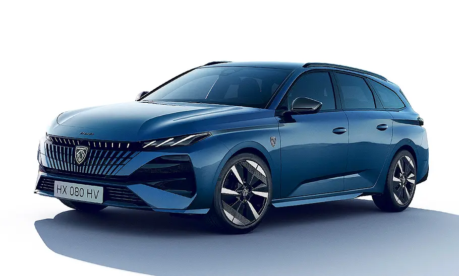 Blick von schräg vorne auf das Peugeot (E-)308 SW Facelift (2026).