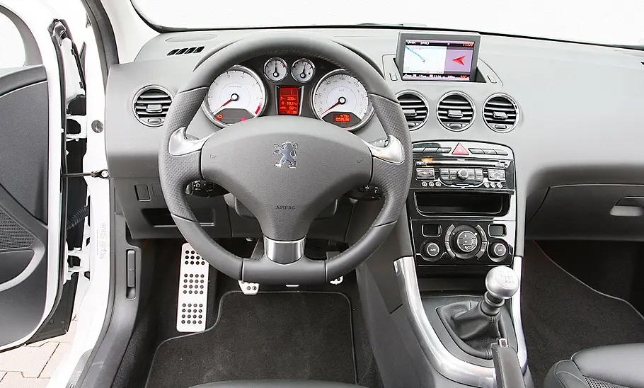 Das Cockpit des Peugeot 308 GTi.
