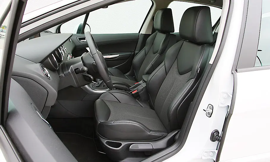 Der Innenraum des Peugeot 308 GTi.