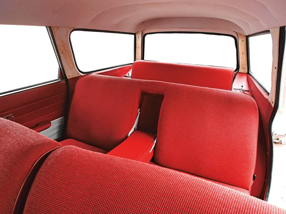 Fahrbericht: Peugeot 404 Familiale Peugeot 404 Familiale Kaufberatung Fahrbericht Bilder technische Daten Fond