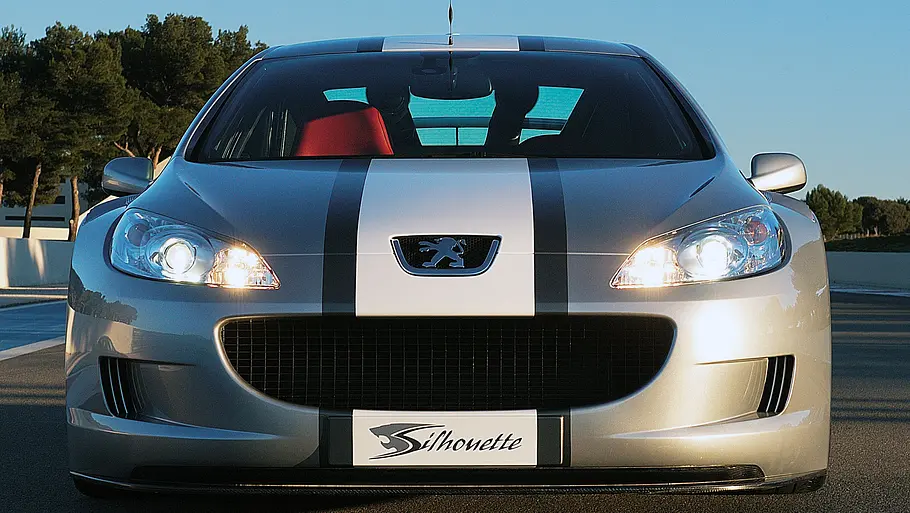 Der Peugeot 407 Silhouette stehend von vorne