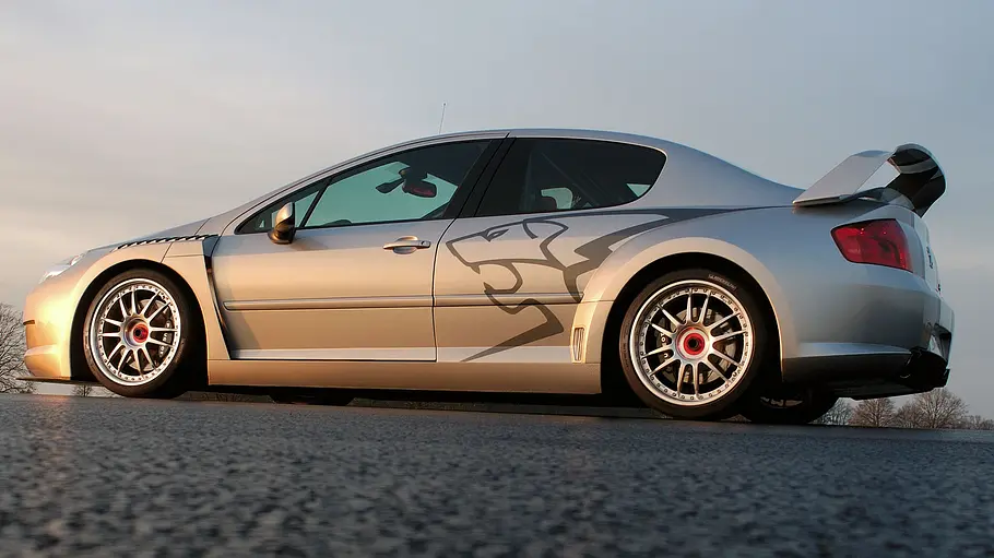 Der Peugeot 407 Silhouette stehend seitlich