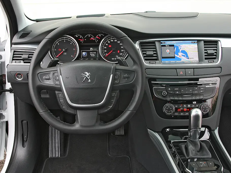 Cockpit des Peugeot 508 SW GT
