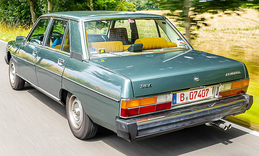 Peugeot 604 SL Der Peugeot 604 SL in der Heckansicht.