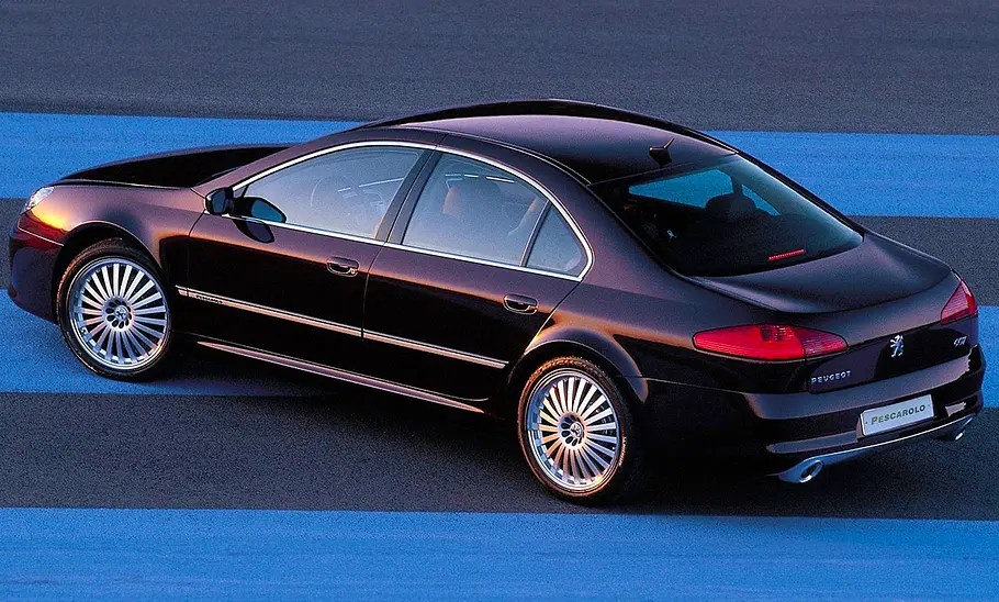 Peugeot 607 Pescarolo Der Peugeot 607 Pescarolo statisch von hinten präsentiert.