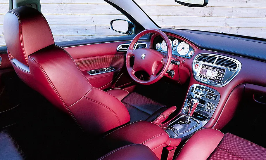 Der Innenraum des Peugeot 607 Pescarolo.
