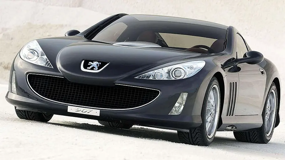 Der Peugeot 907 statisch von schräg vorne links.