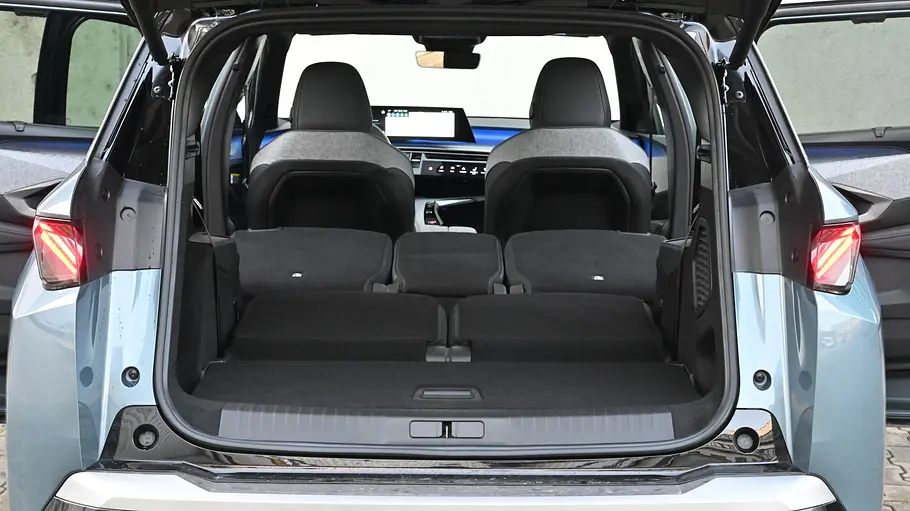 Der Kofferraum des Peugeot E-5008.