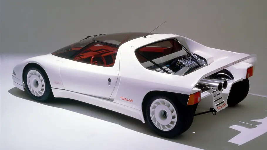 Peugeot Quasar statisch von schräg hinten fotografiert. 