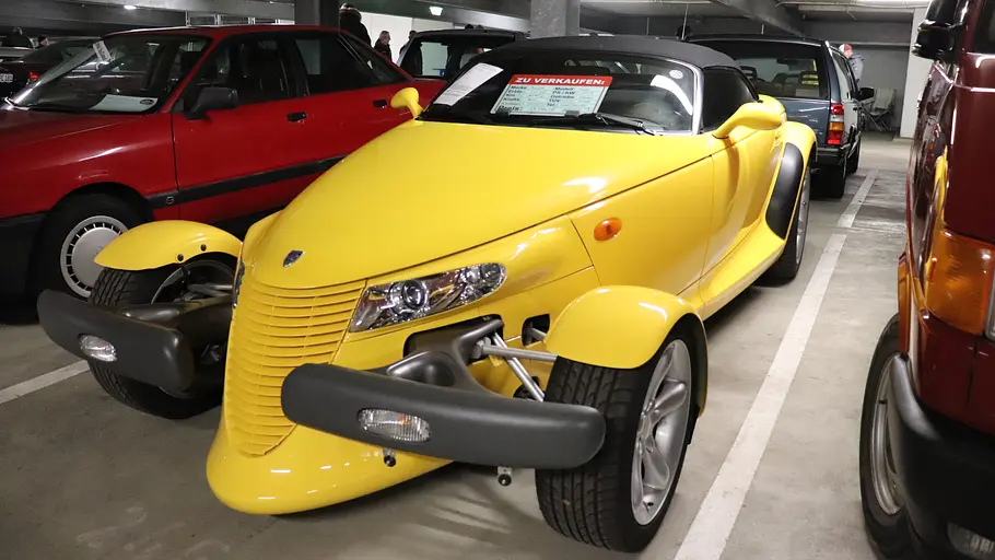 Der Plymouth Prowler stehend von vorne