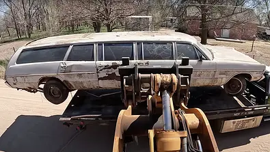 Plymouth Suburban - Foto: Youtube/Adventures Made From Scratch