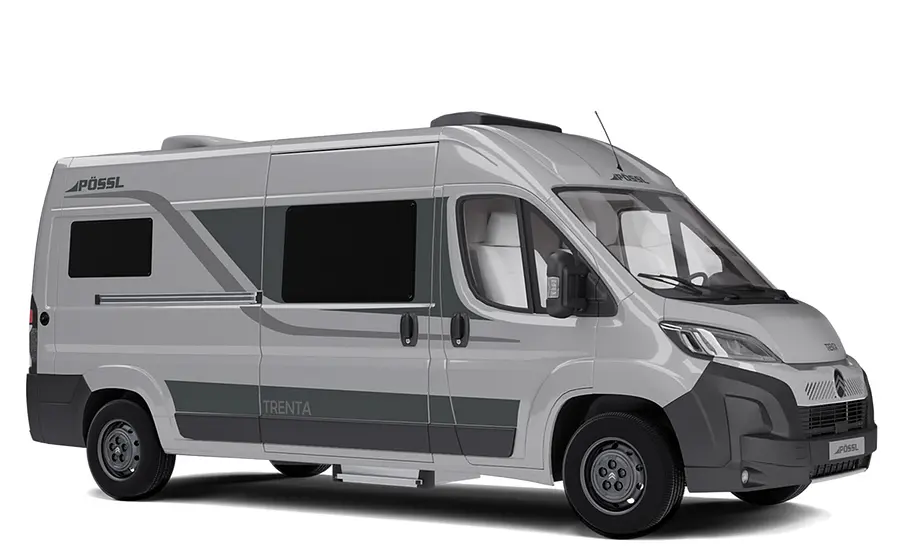 Pössl Trenta 600 (2025) Das Studiofoto zeigt den Pössl Trenta 600 (2025) von schräg seitlich.