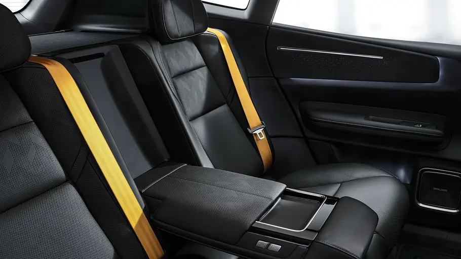 Rücksitzbank des Polestar 4 SUV.