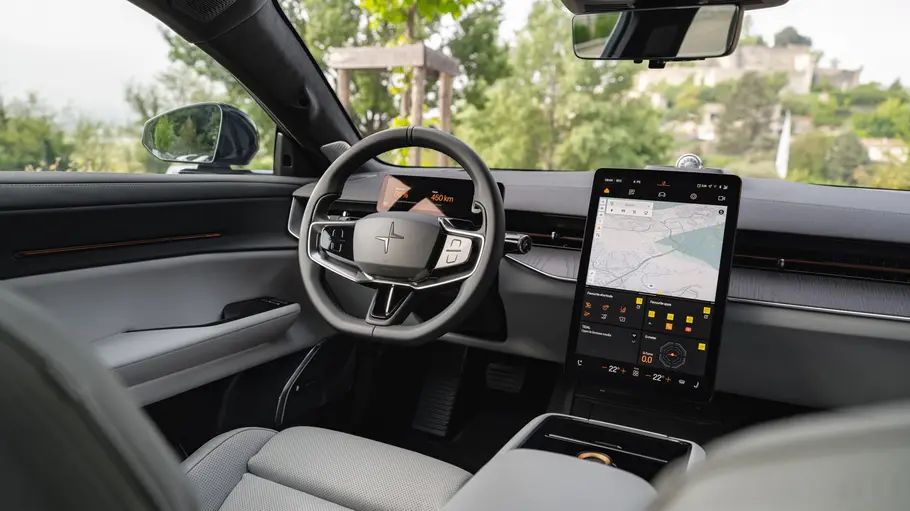 Cockpit des Polestar 5.