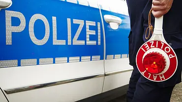 Verkehrsunfälle Polizei Hilfe Ratgeber Ordnungshüter - Foto: Imago Verkehrsunfälle Polizei Hilfe Ratgeber Ordnungshüter - Foto: Imago