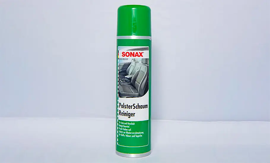 Eine Dose Polsterschaumreiniger von Sonax vor weißem Hintergrund.
